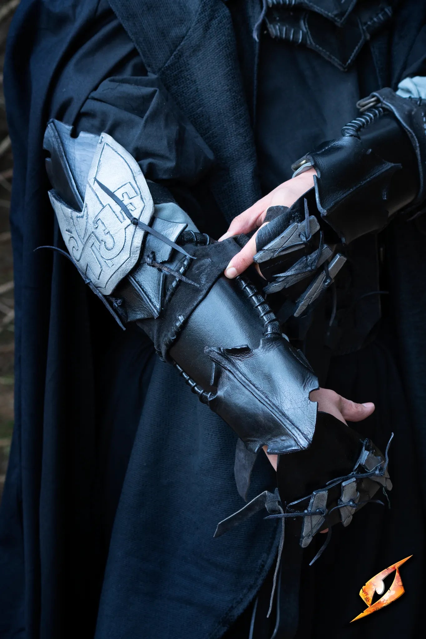 Claw Bracer