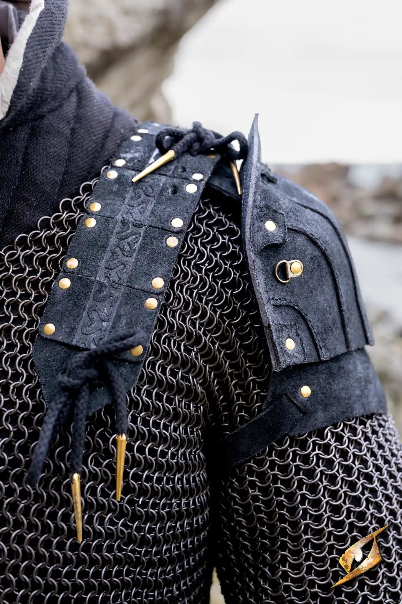 Woodsman Suede Shoulder Armour