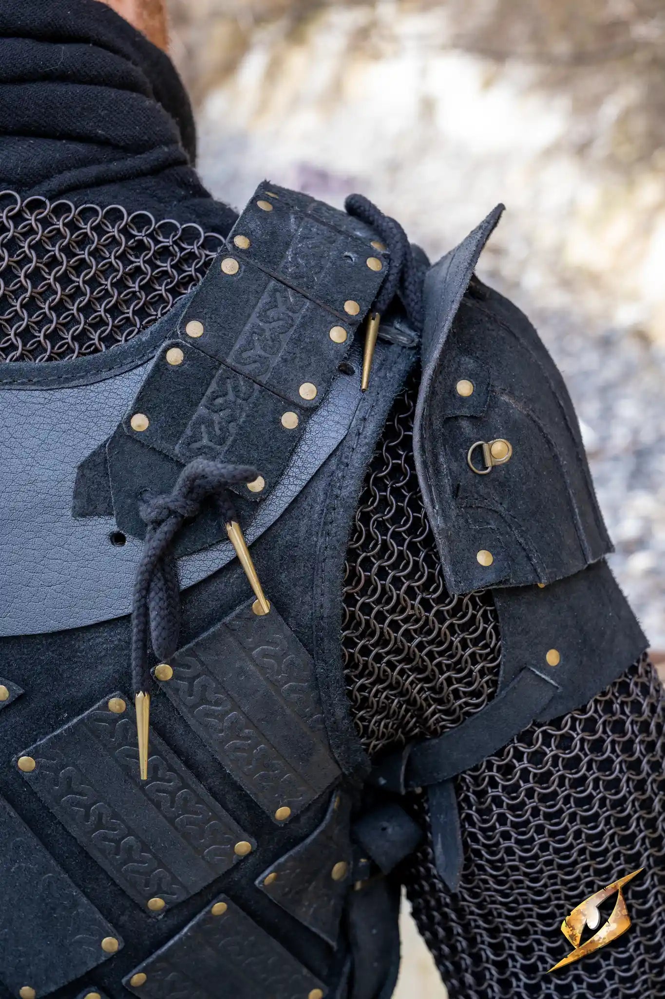 Woodsman Suede Shoulder Armour