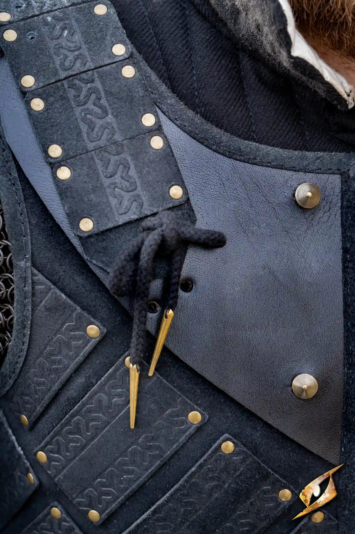 Woodsman Suede Shoulder Armour