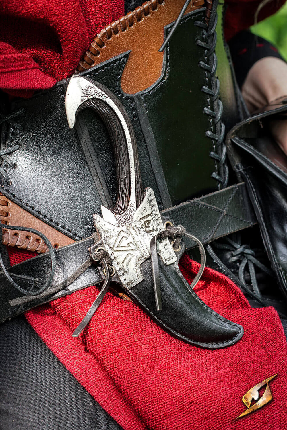 Dark Elven Throwing Knife & Holder