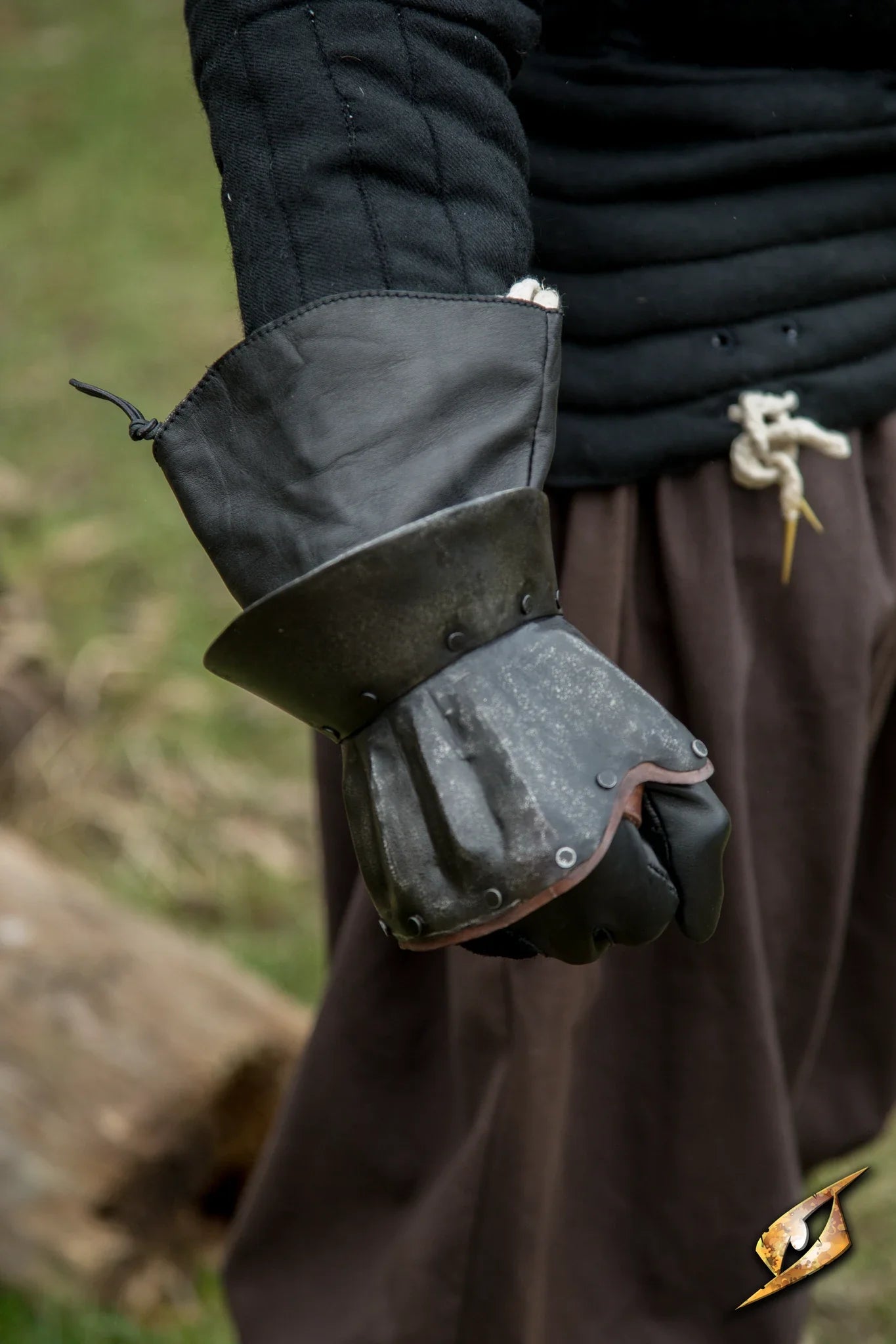 Hourglass Demi Gauntlets