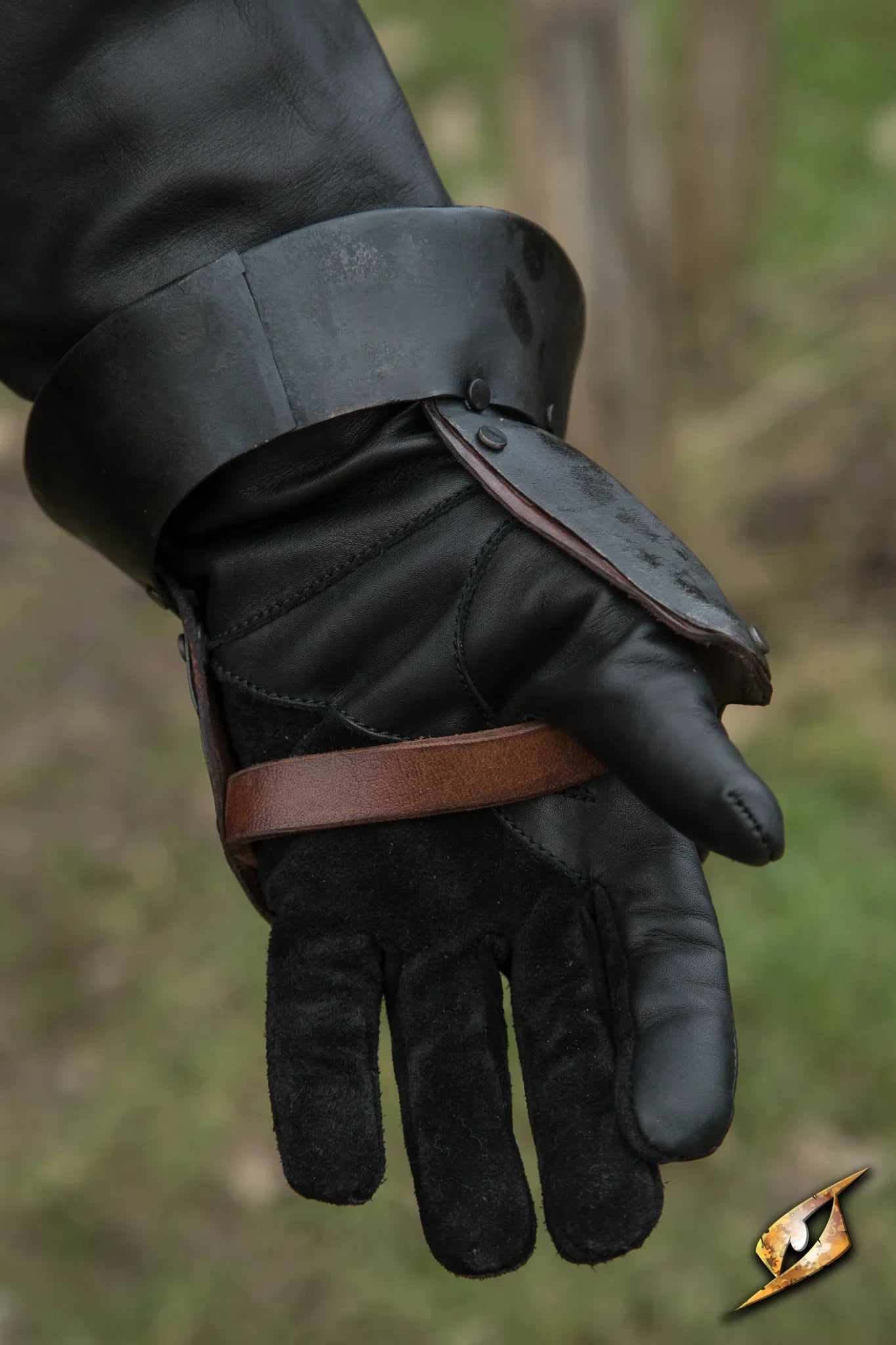 Hourglass Demi Gauntlets