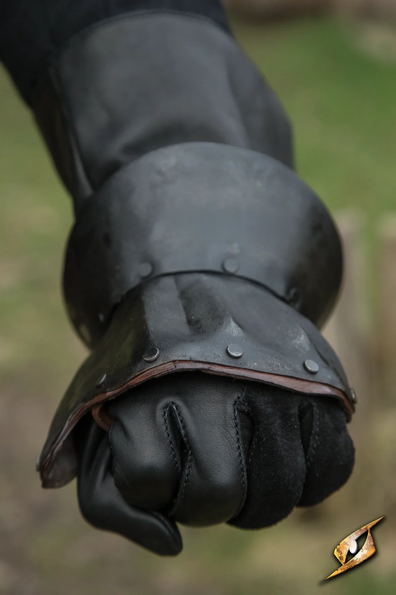 Hourglass Demi Gauntlets