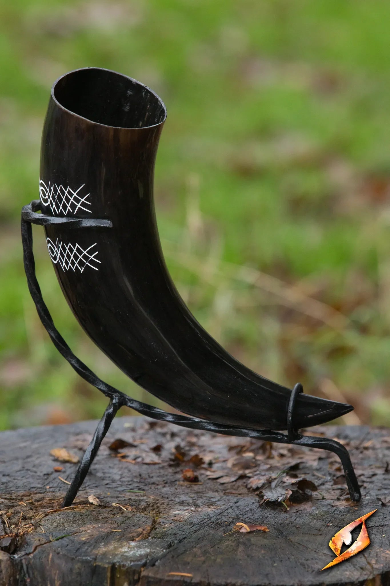Chieftain drinking horn 0,5 L with Stand