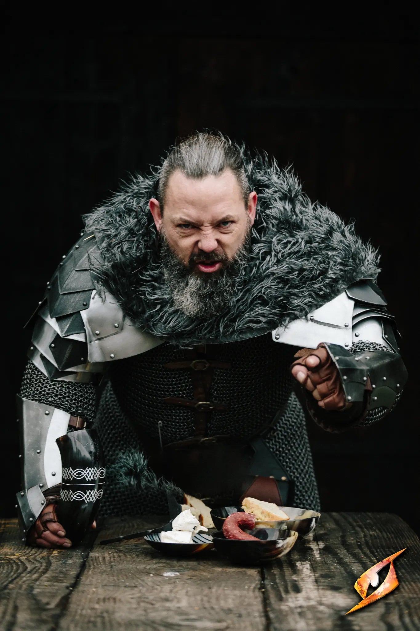 Chieftain drinking horn 0,5 L with Stand