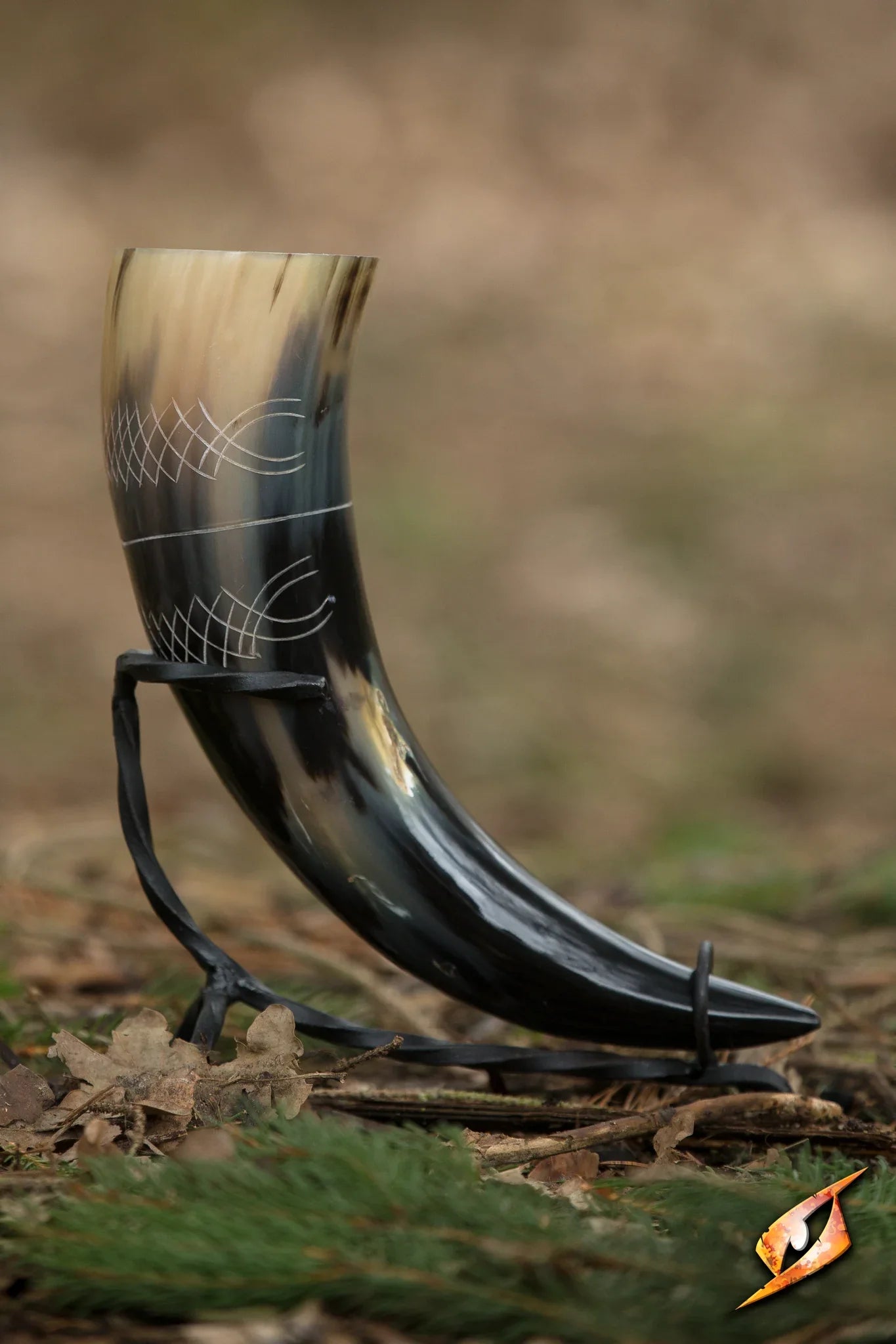 Chieftain drinking horn 0,5 L with Stand