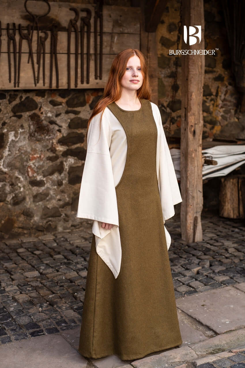 Wool Surcot Albrun in Autumn Green, featuring a sleeveless design and elegant textured appearance from Burgschneider.