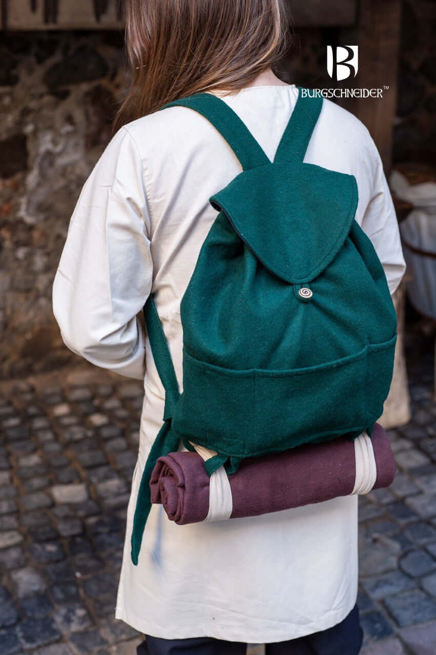 Backpack Robin worn by a traveler with sleeping roll, showcasing its functional design and adjustable straps.