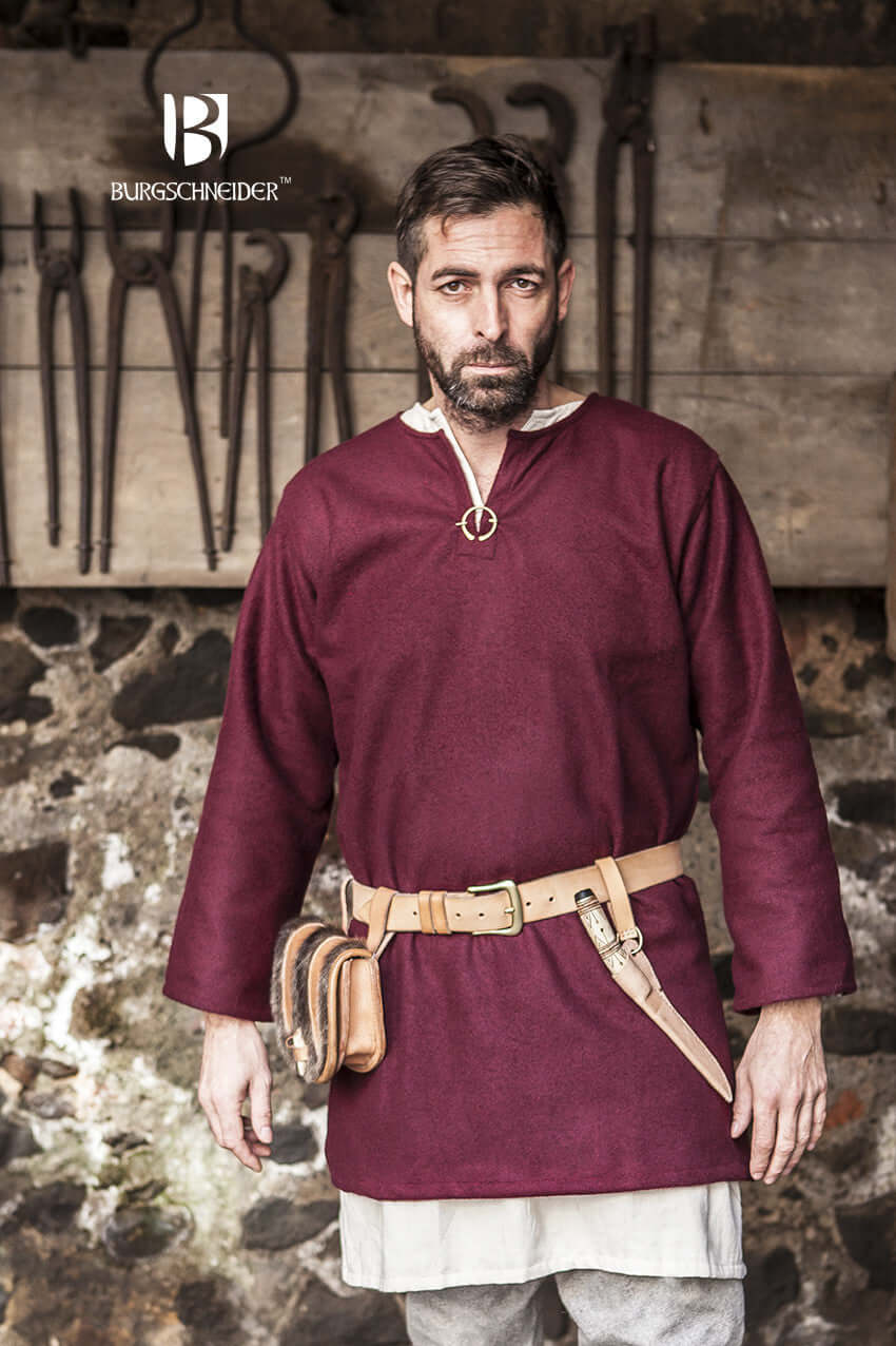 Big Brooch Adil worn by a man in a maroon tunic, showcasing its versatility as a clothing accessory.