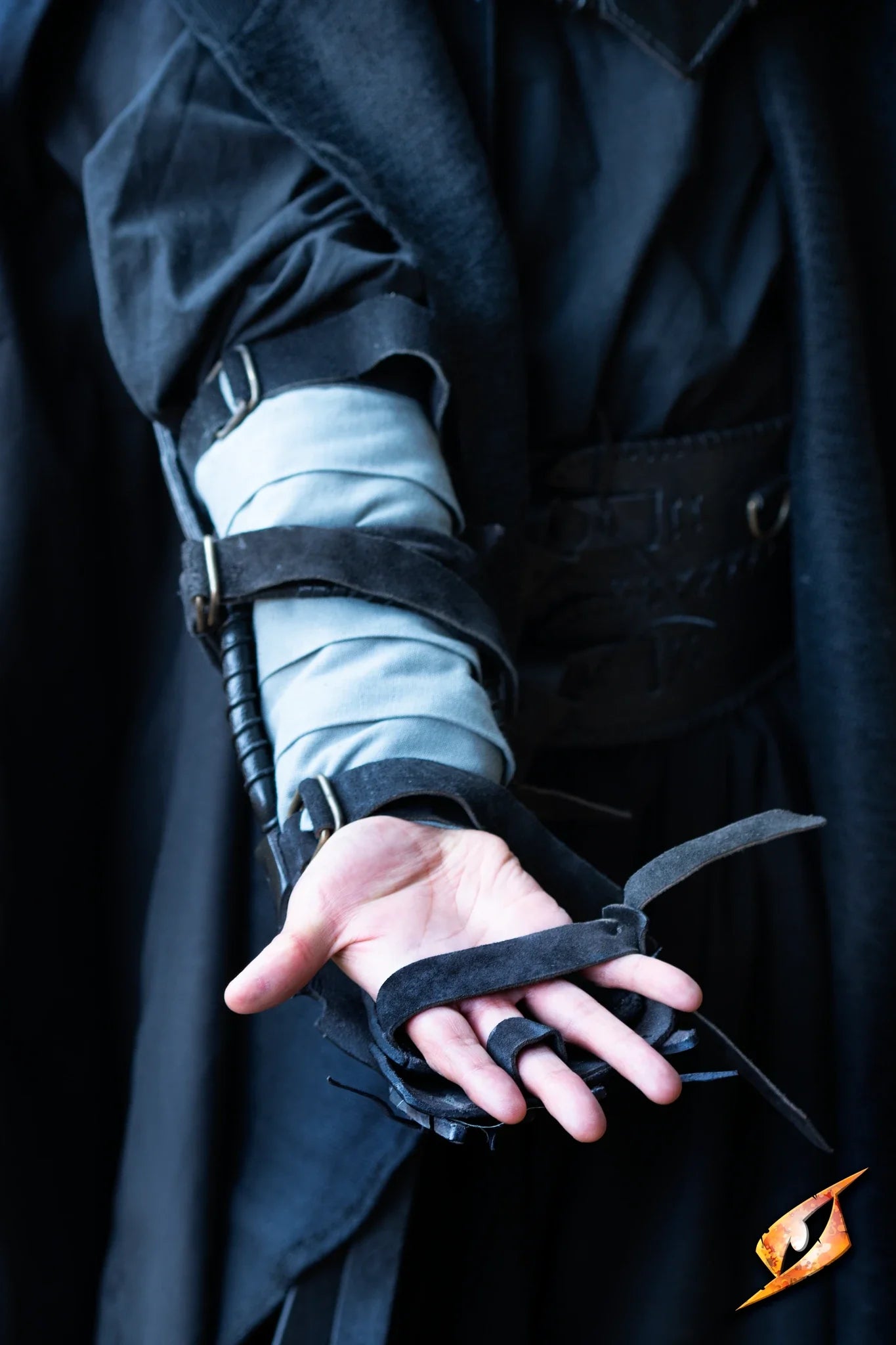 Claw Bracer