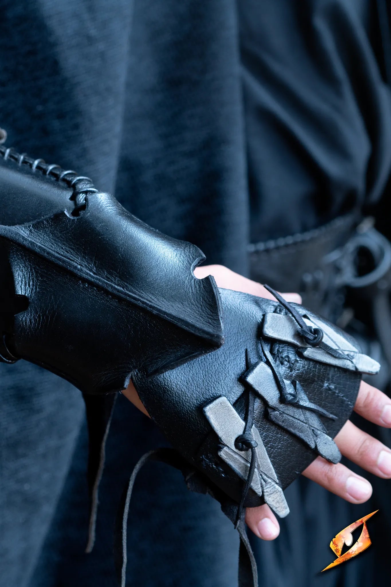 Claw Bracer