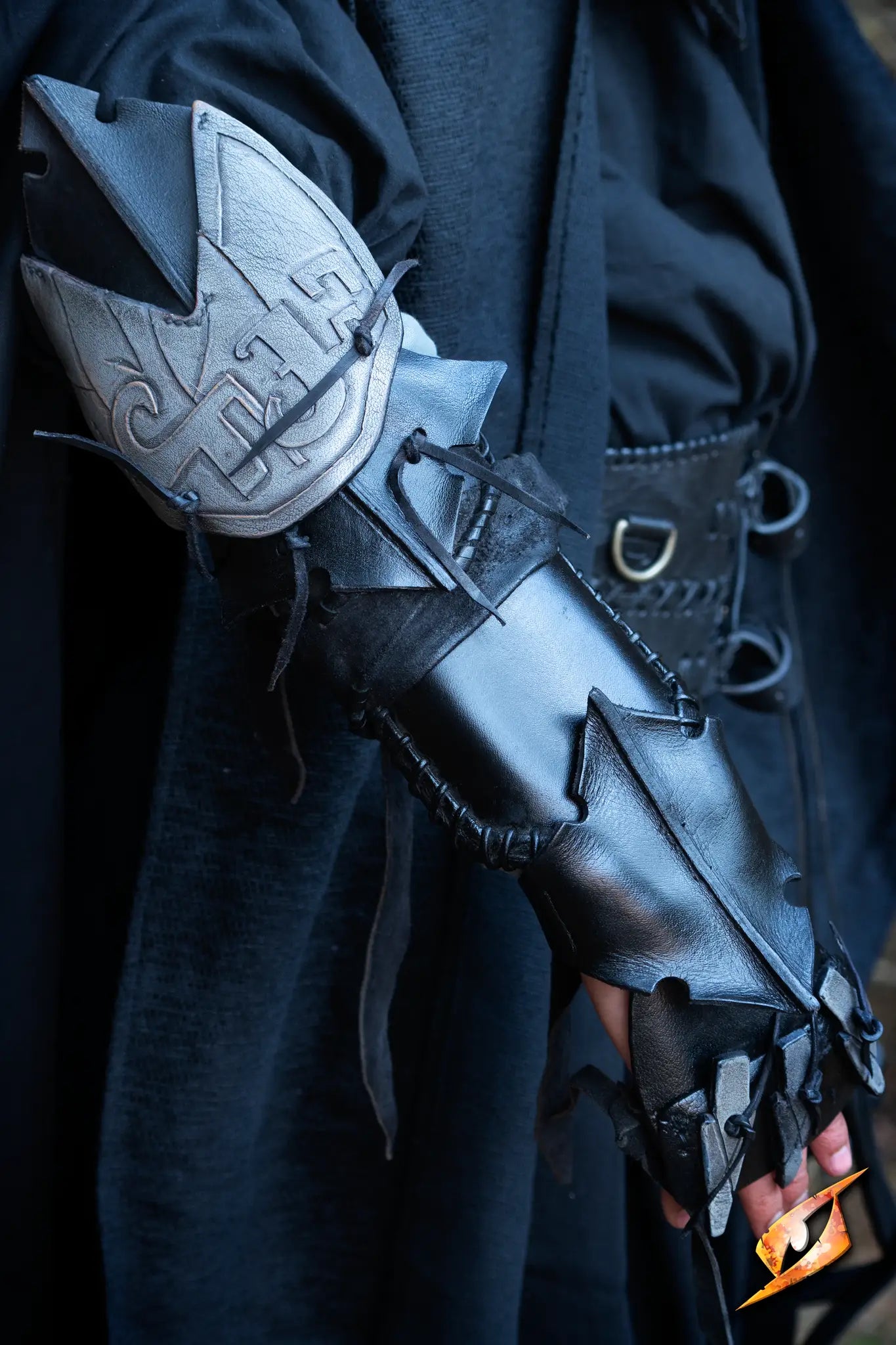 Claw Bracer