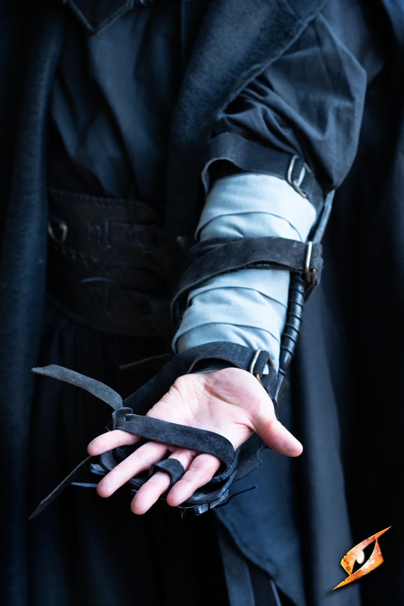 Claw Bracer