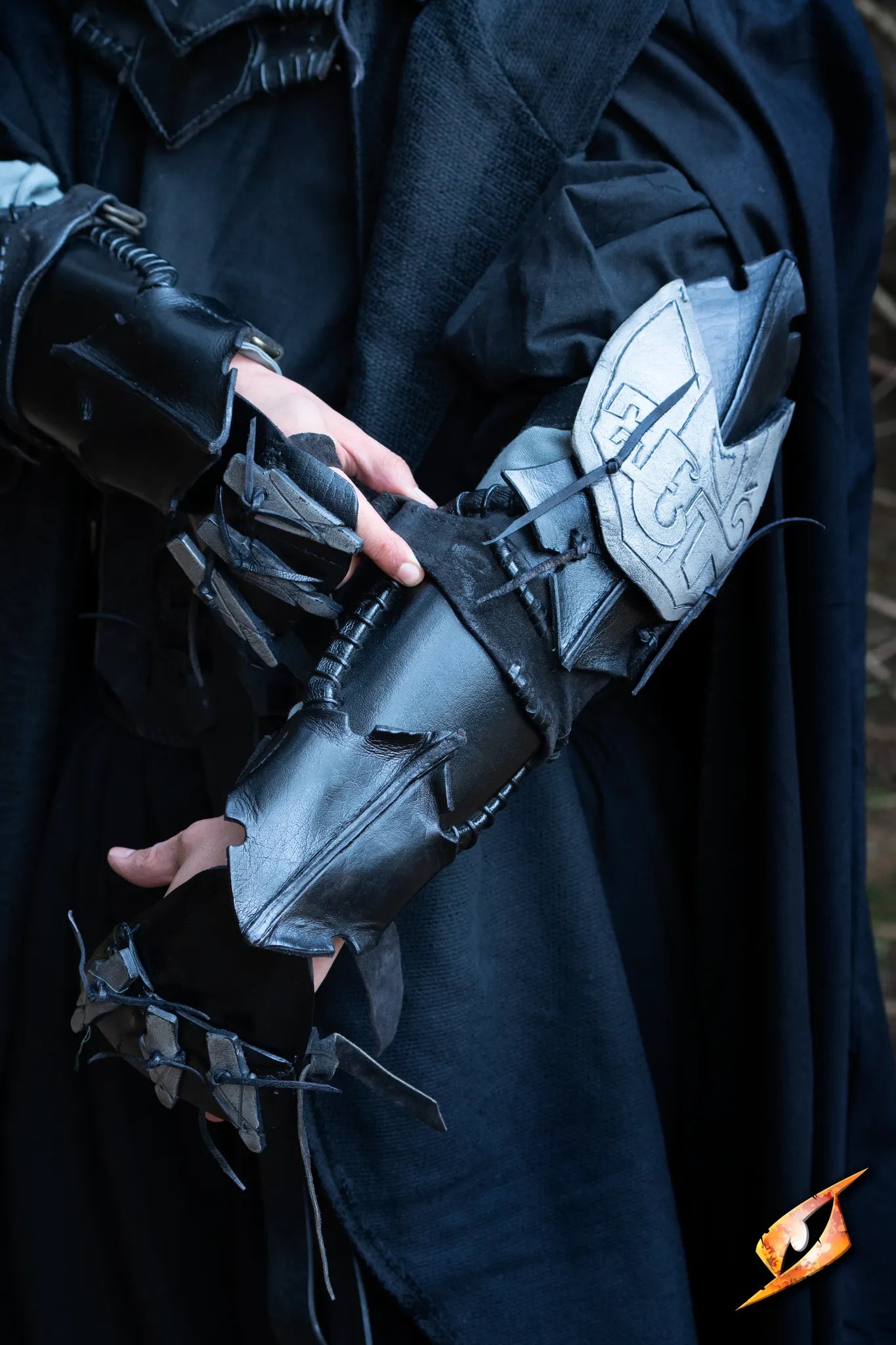 Claw Bracer
