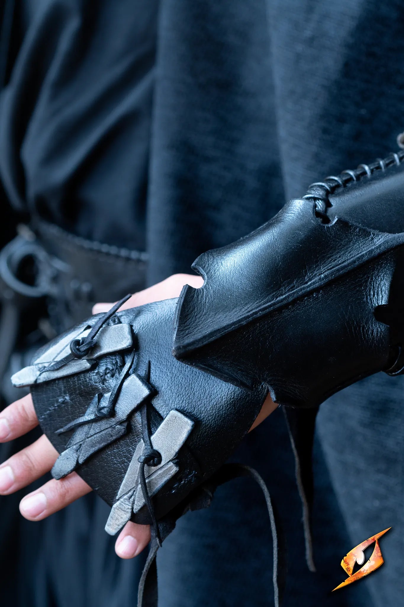 Claw Bracer