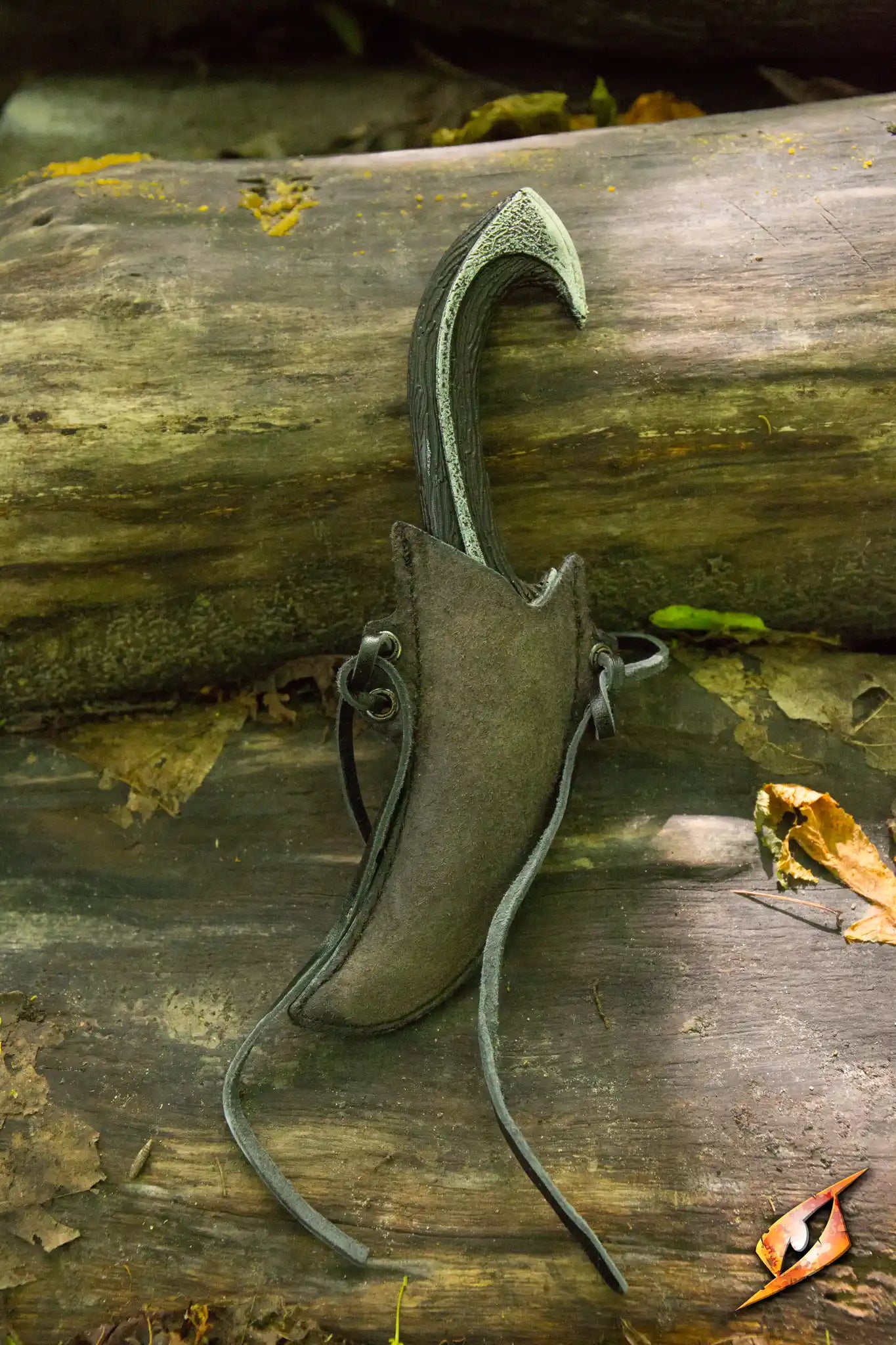Dark Elven Throwing Knife & Holder
