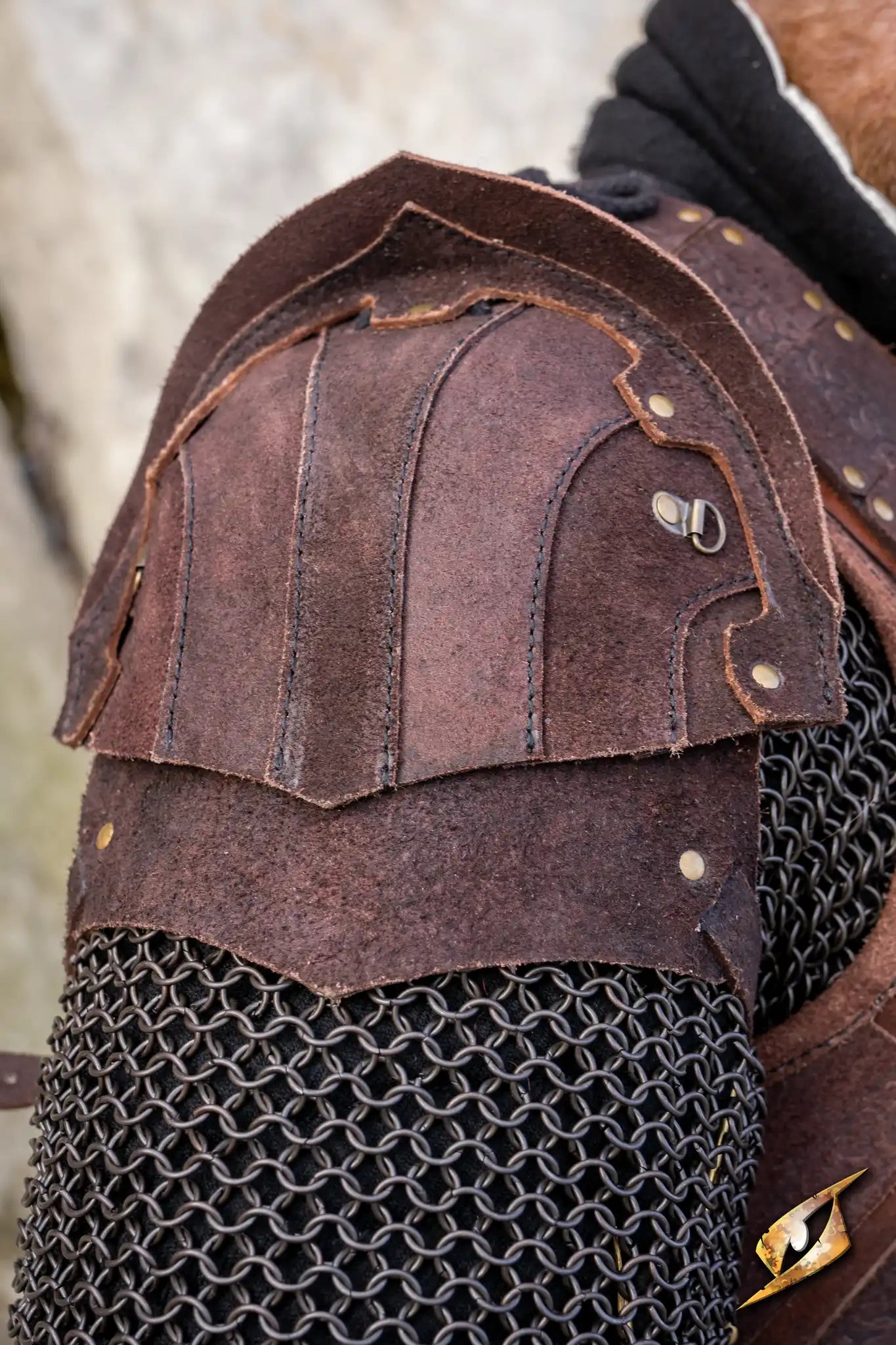 Woodsman Suede Shoulder Armour