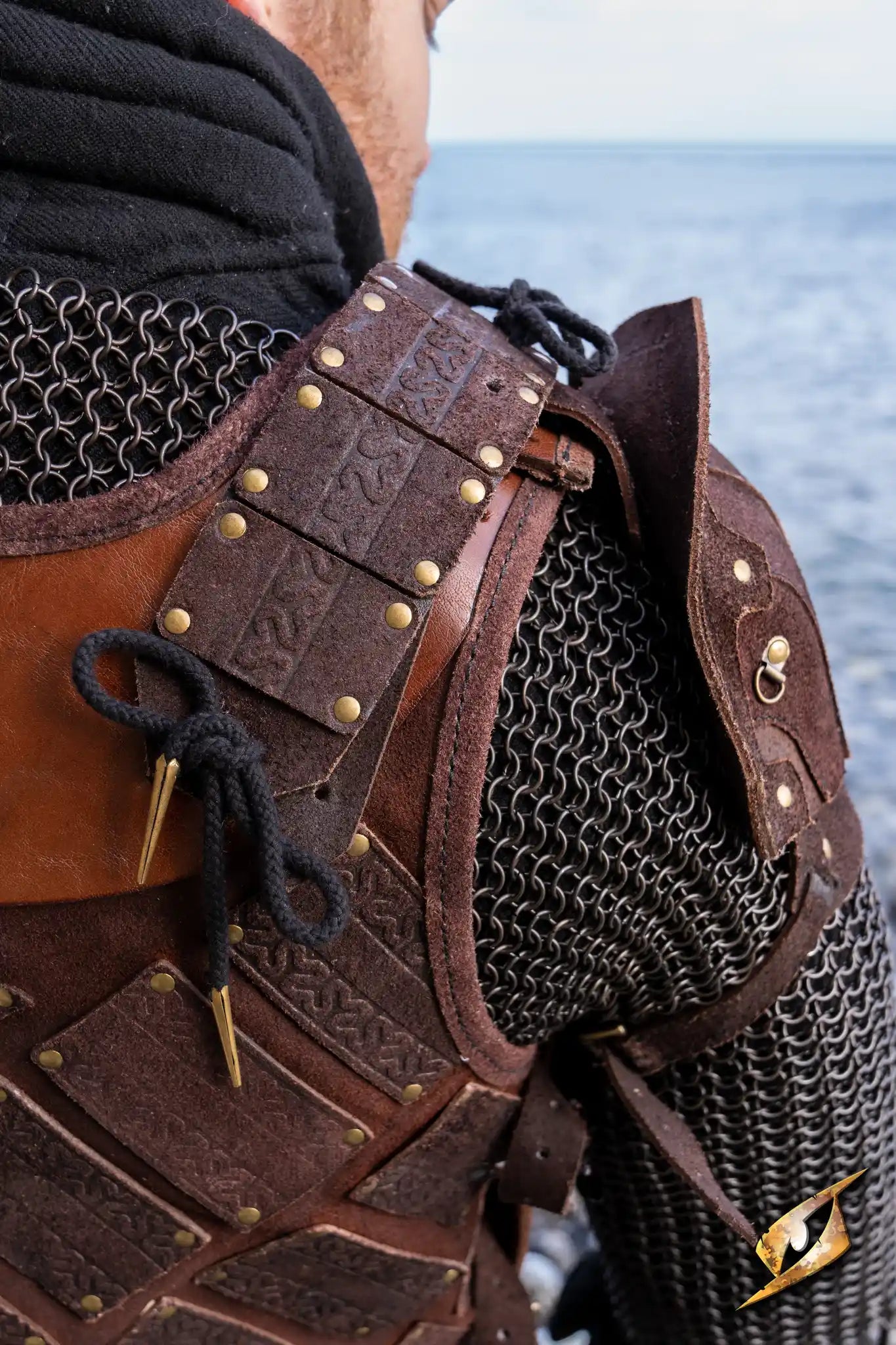 Woodsman Suede Shoulder Armour