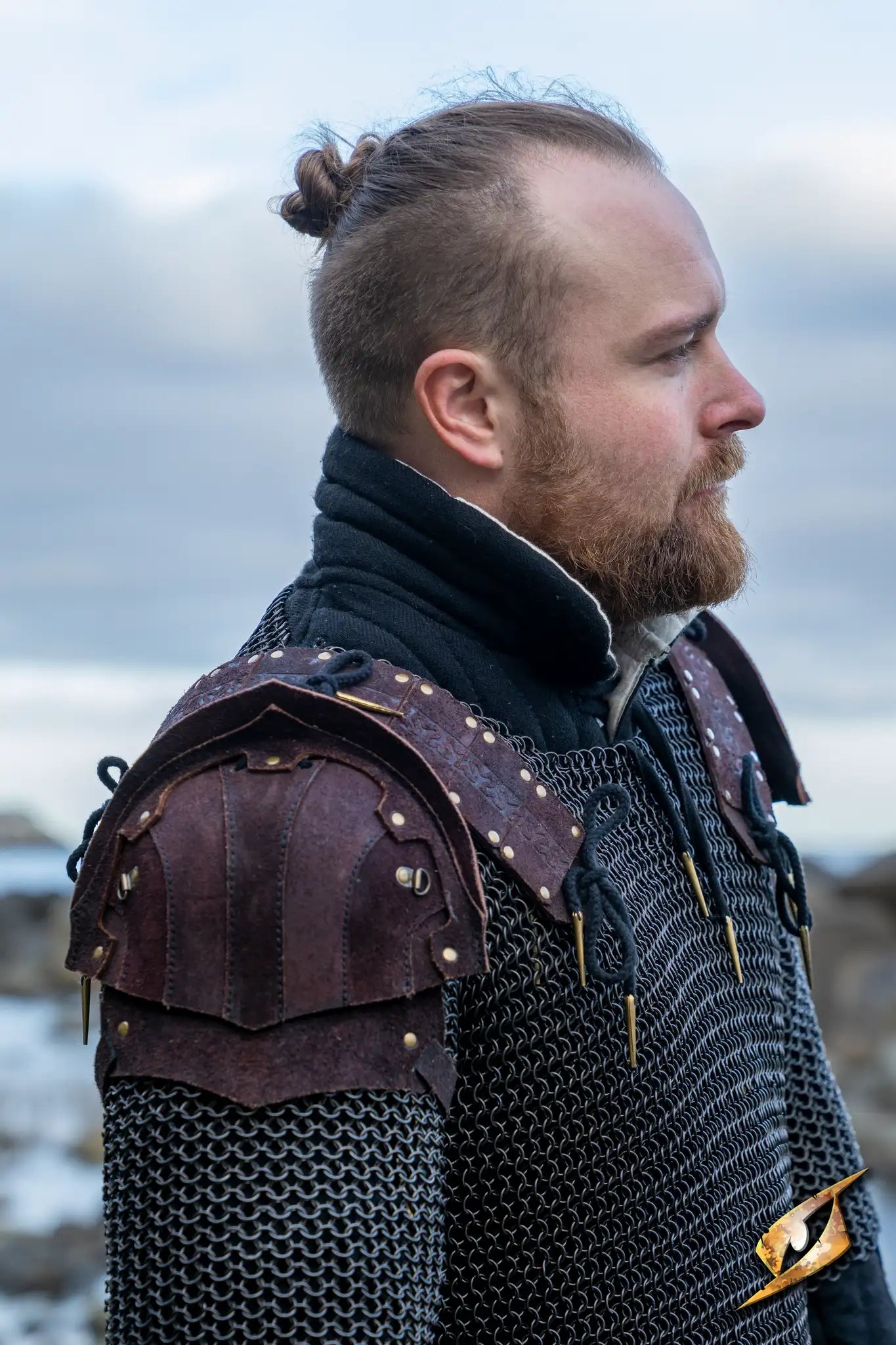 Woodsman Suede Shoulder Armour