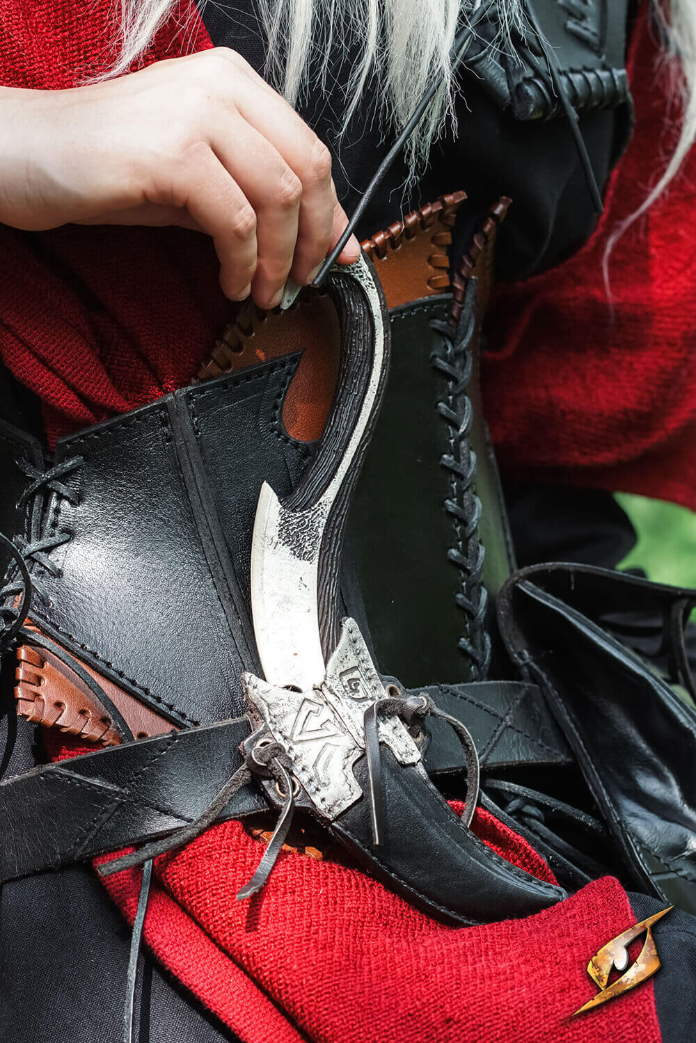 Dark Elven Throwing Knife & Holder