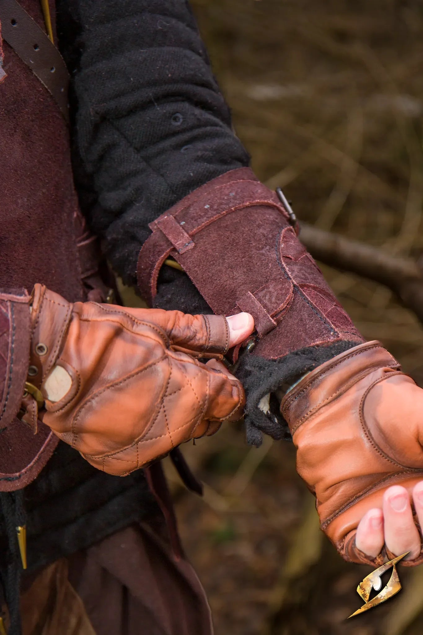Ranger Bracers - Suede