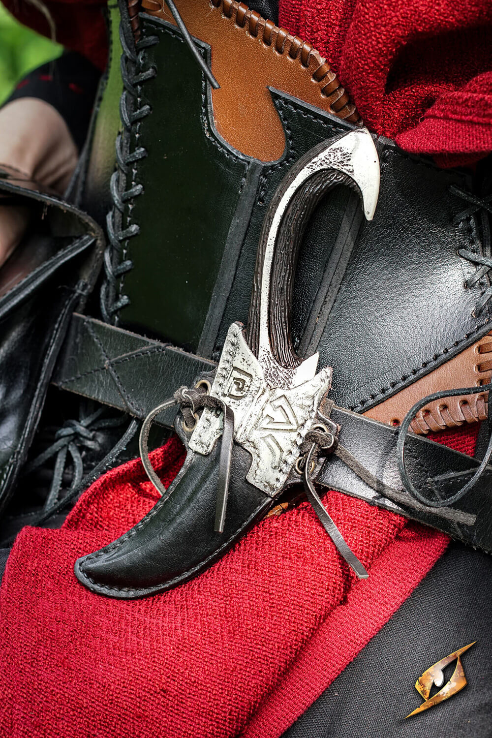 Dark Elven Throwing Knife & Holder