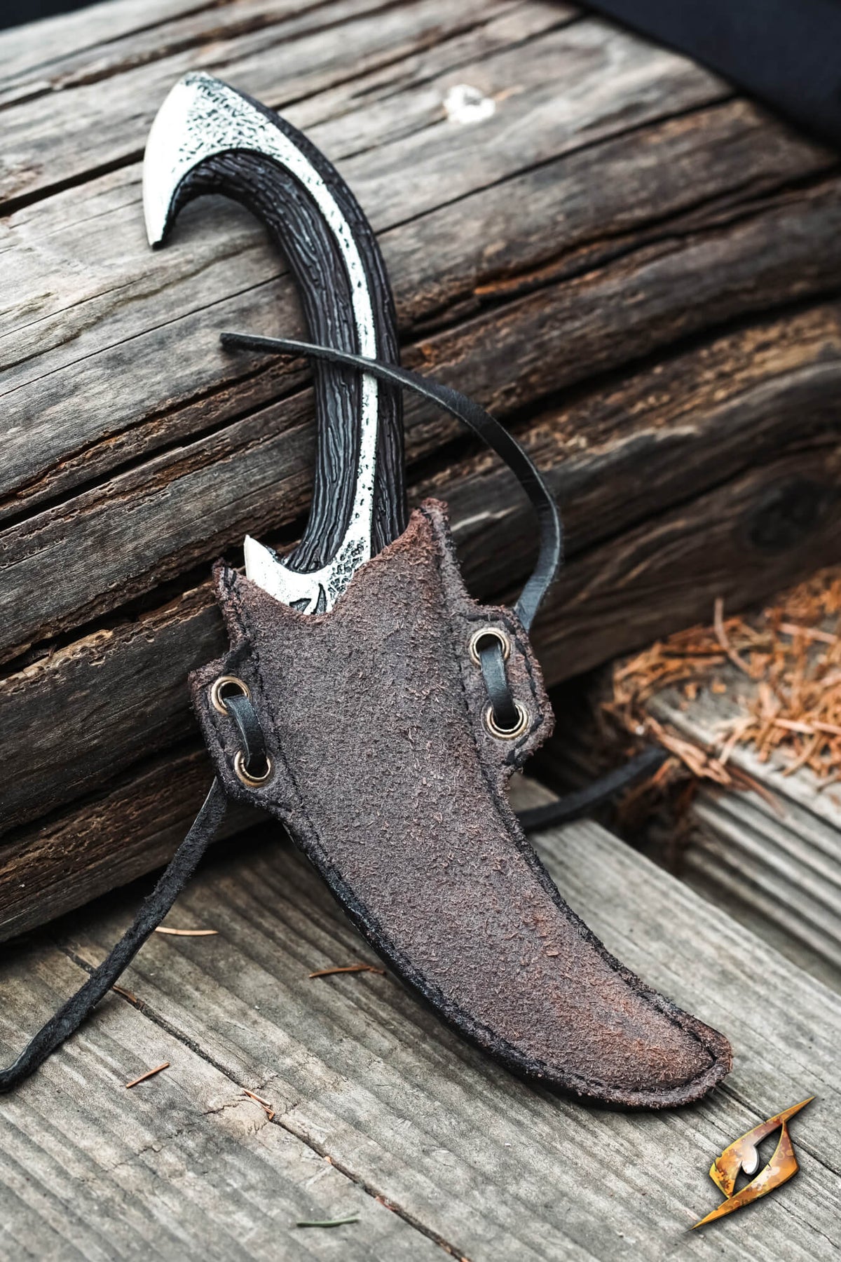 Dark Elven Throwing Knife & Holder