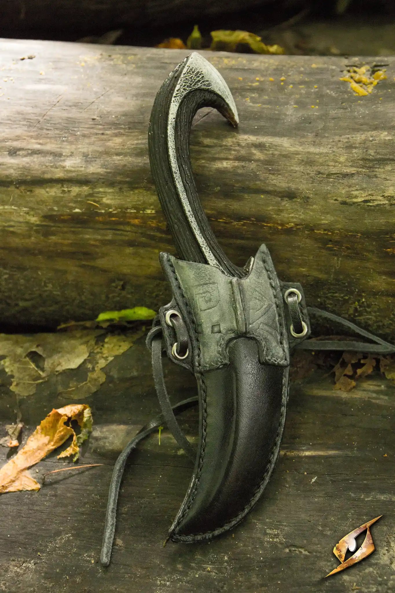 Dark Elven Throwing Knife & Holder
