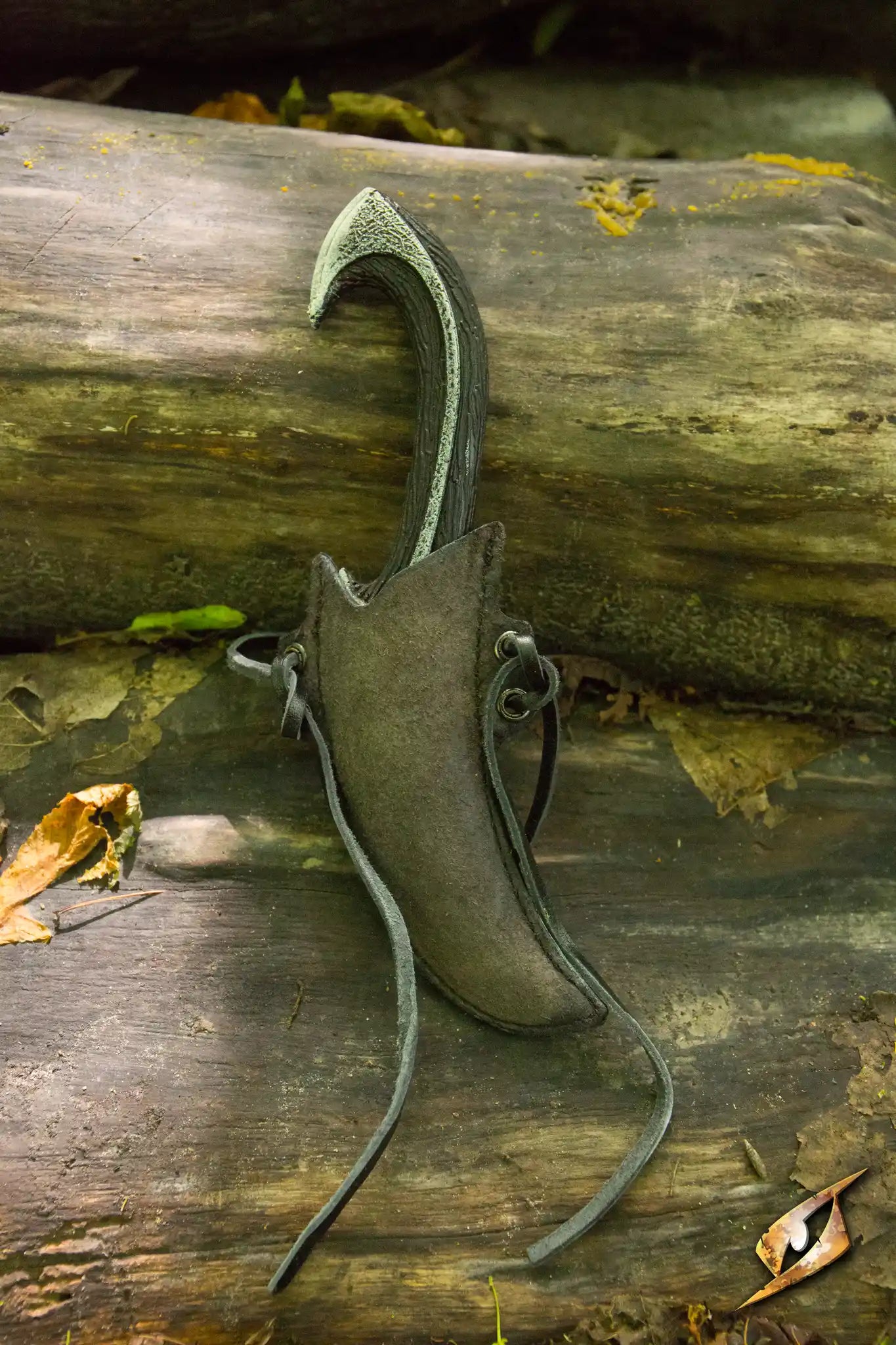 Dark Elven Throwing Knife & Holder
