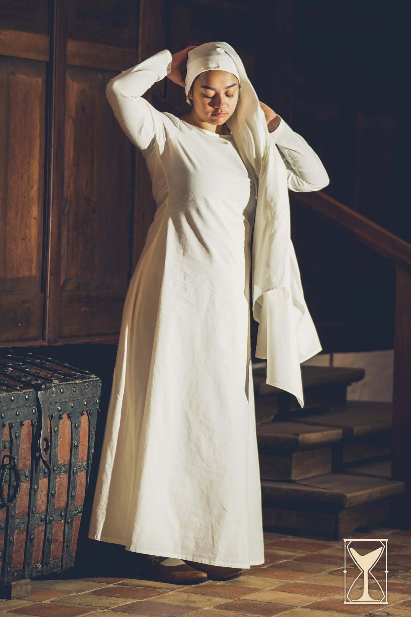 Woman wearing a white Chemise from the Yoremade collection by Epic Armoury, suitable for medieval outfits.