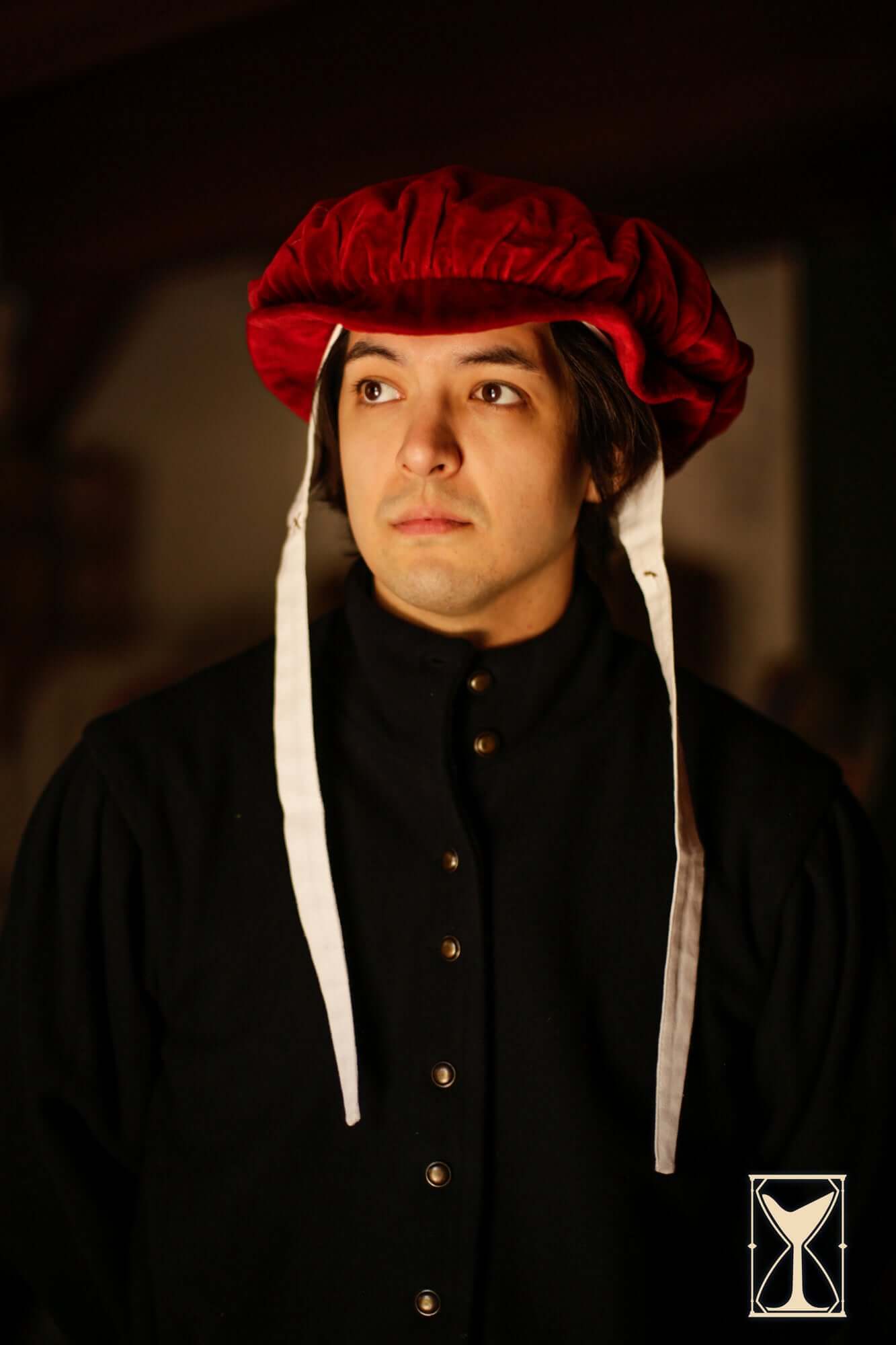 Man wearing a Beret Francisco velvet hat inspired by 15th and 16th-century fashion.