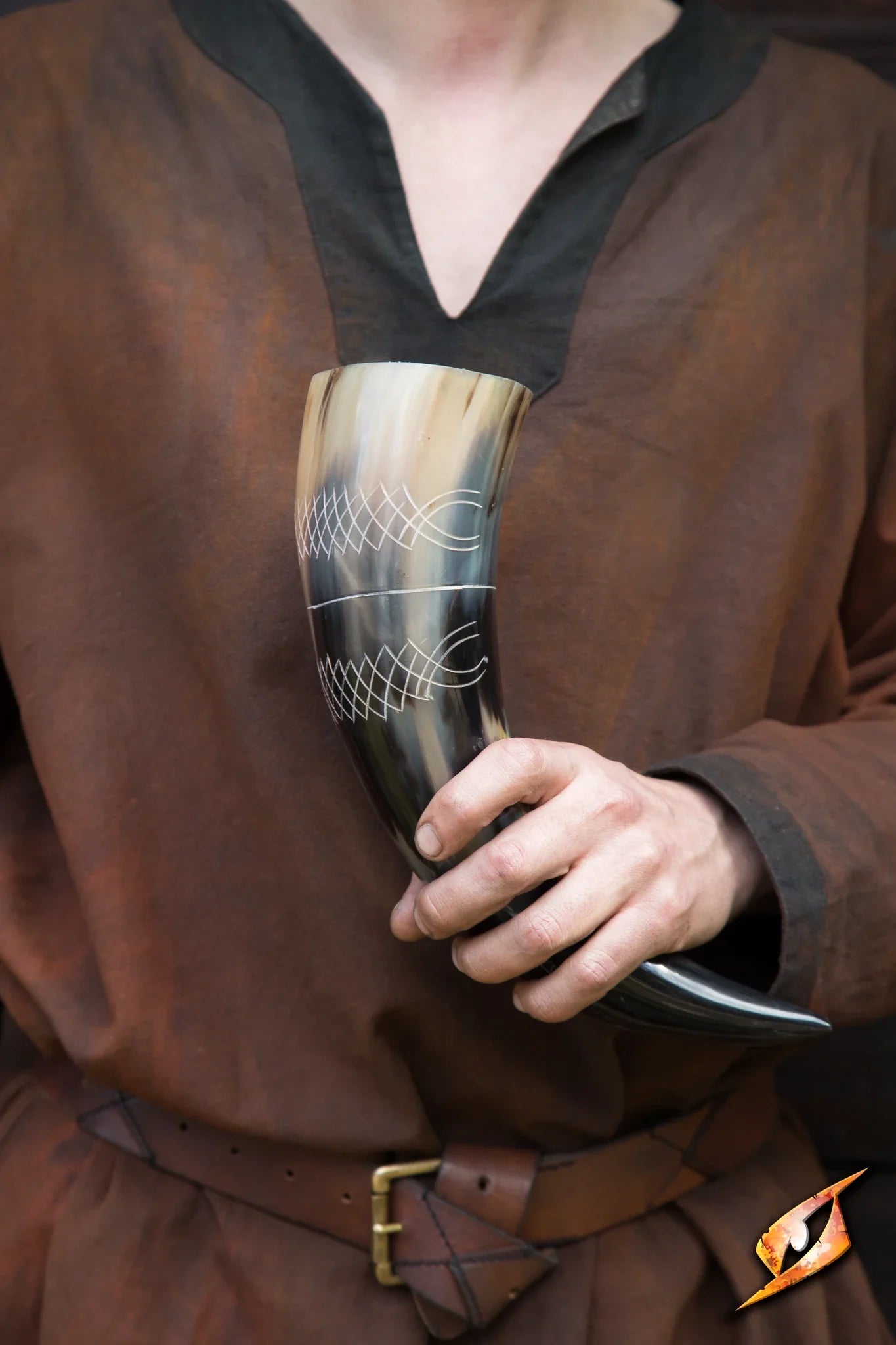 Chieftain drinking horn 0,5 L with Stand