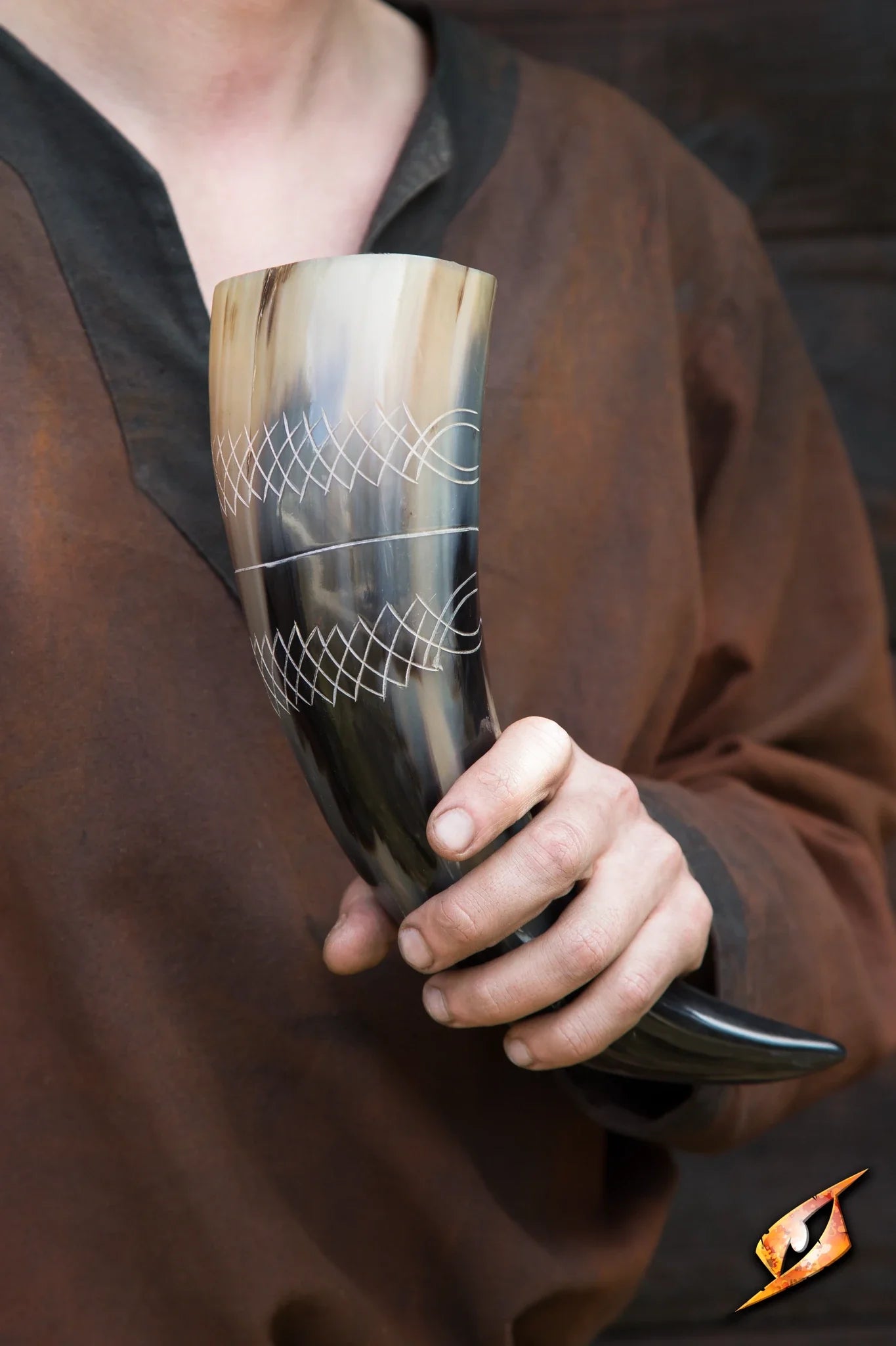 Chieftain drinking horn 0,5 L with Stand